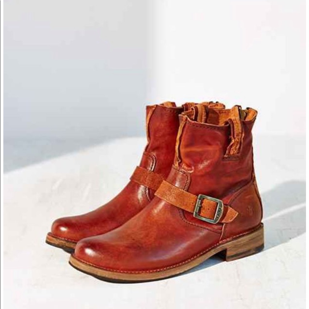 Frye Vicky Artisan Back Zap Boots Sz 7 cognac